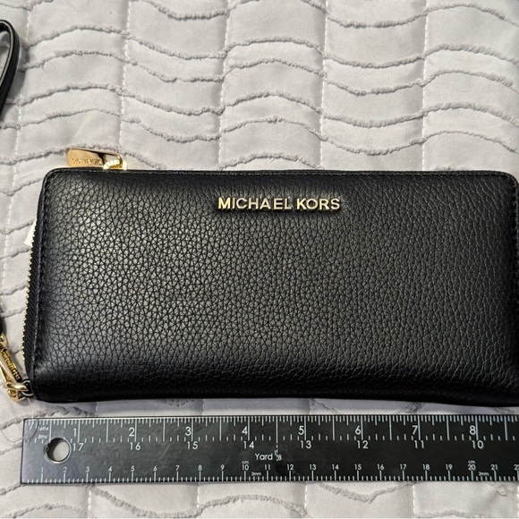 Jet Set Travel Large Pebbled Leather wallet/ wristlet - Picture 2 of 10